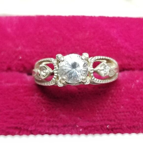Vintage Avon Sterling Silver Round Solitaire Ring, Size 5 Band, Classic Estate - Picture 2 of 10